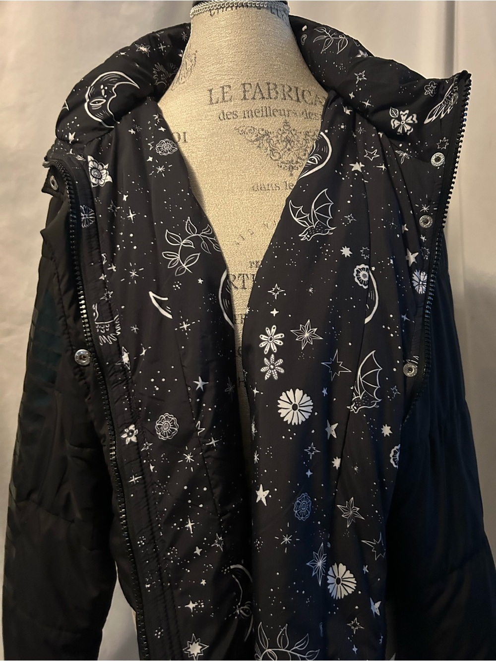 BlackMilk Women's Puffer Coat with Printed Lining - Picture 4 of 6